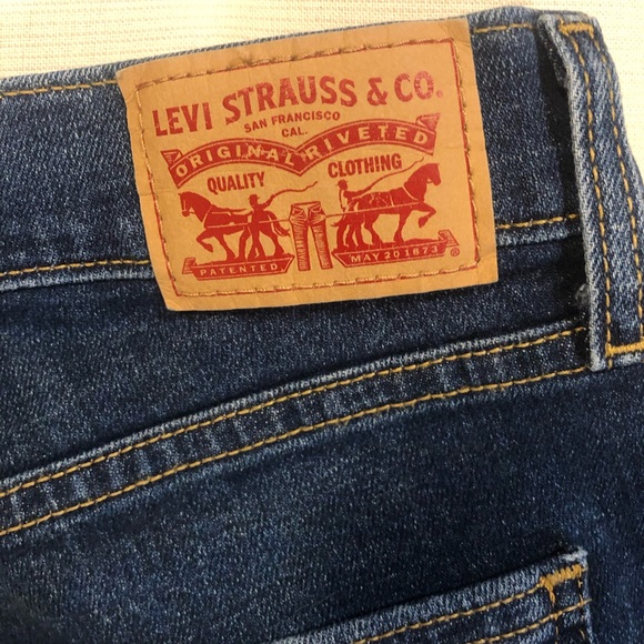Levi’s jean shorts. Size 28. - Picture 4 of 6